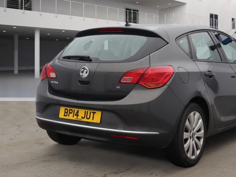 Vauxhall Astra 1.6 16v Design Hatchback 5dr Petrol Auto Euro 5 (115 ps)