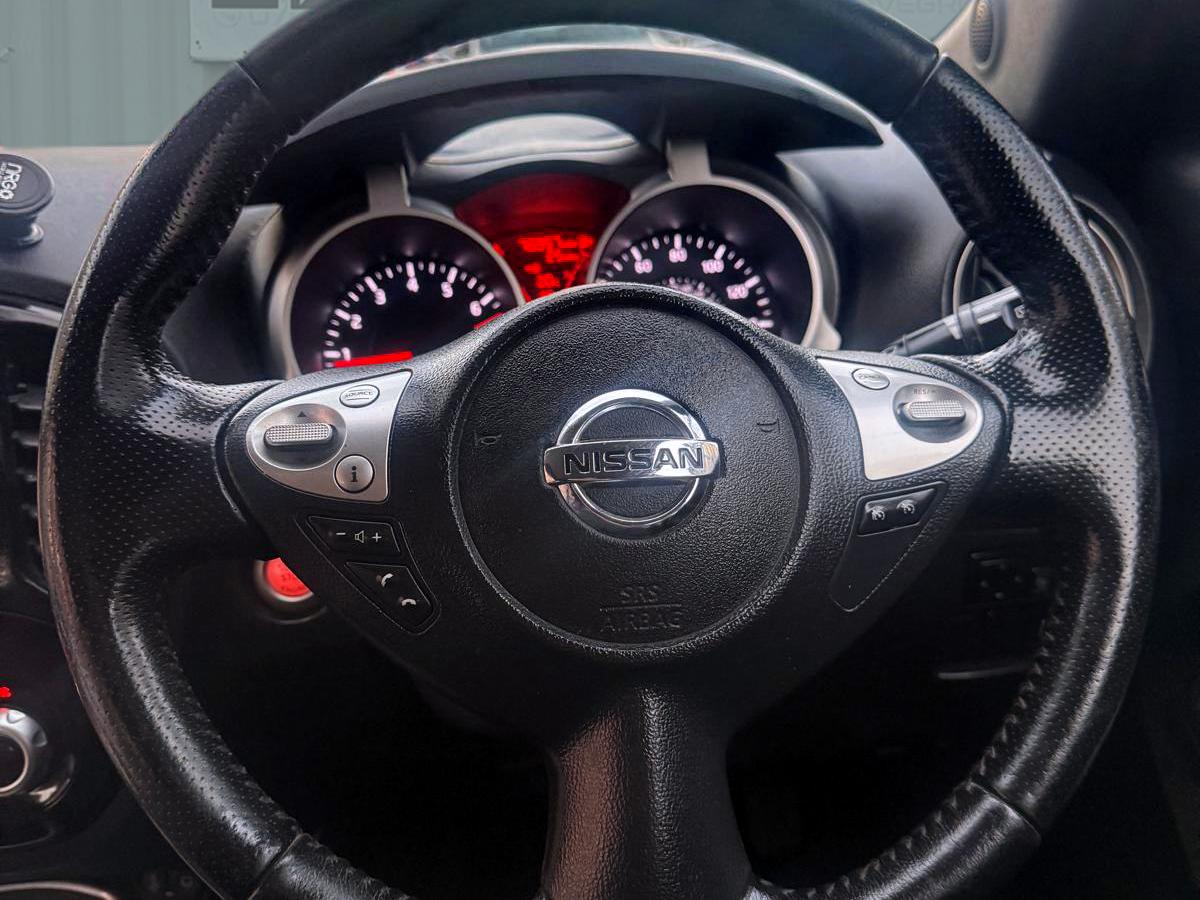 Nissan Juke 1.6 Tekna SUV 5dr Petrol CVT Euro 5 (117 ps)