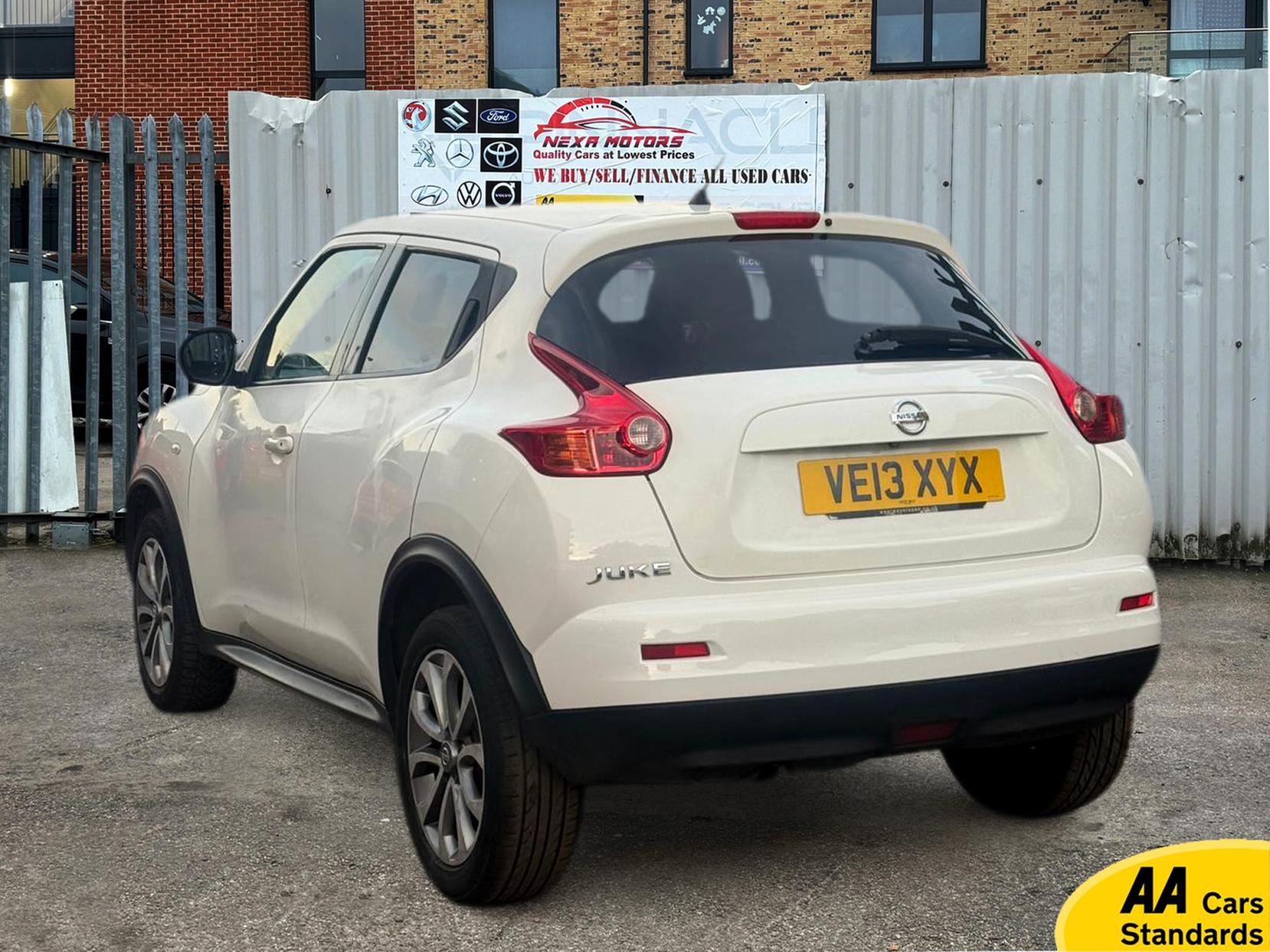 Nissan Juke 1.6 Tekna SUV 5dr Petrol CVT Euro 5 (117 ps)