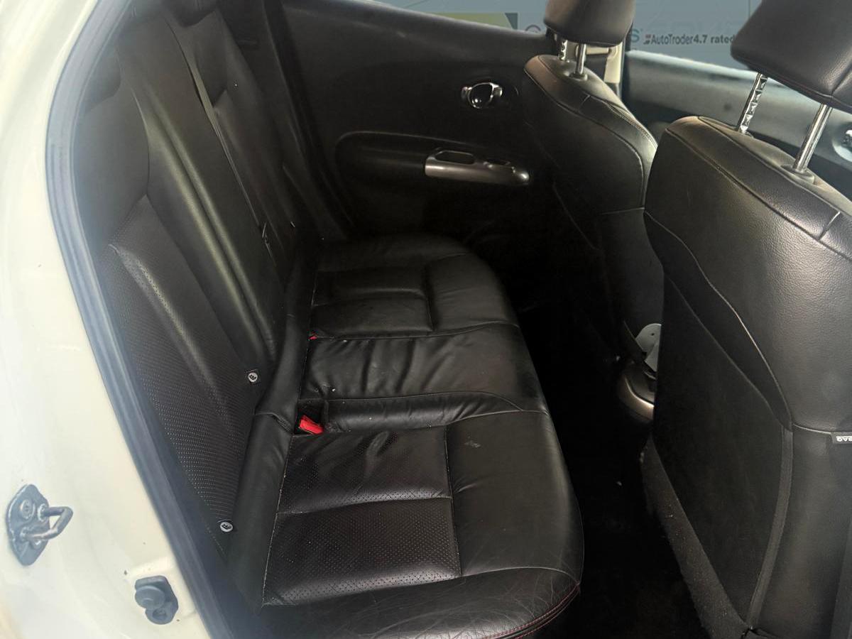 Nissan Juke 1.6 Tekna SUV 5dr Petrol CVT Euro 5 (117 ps)