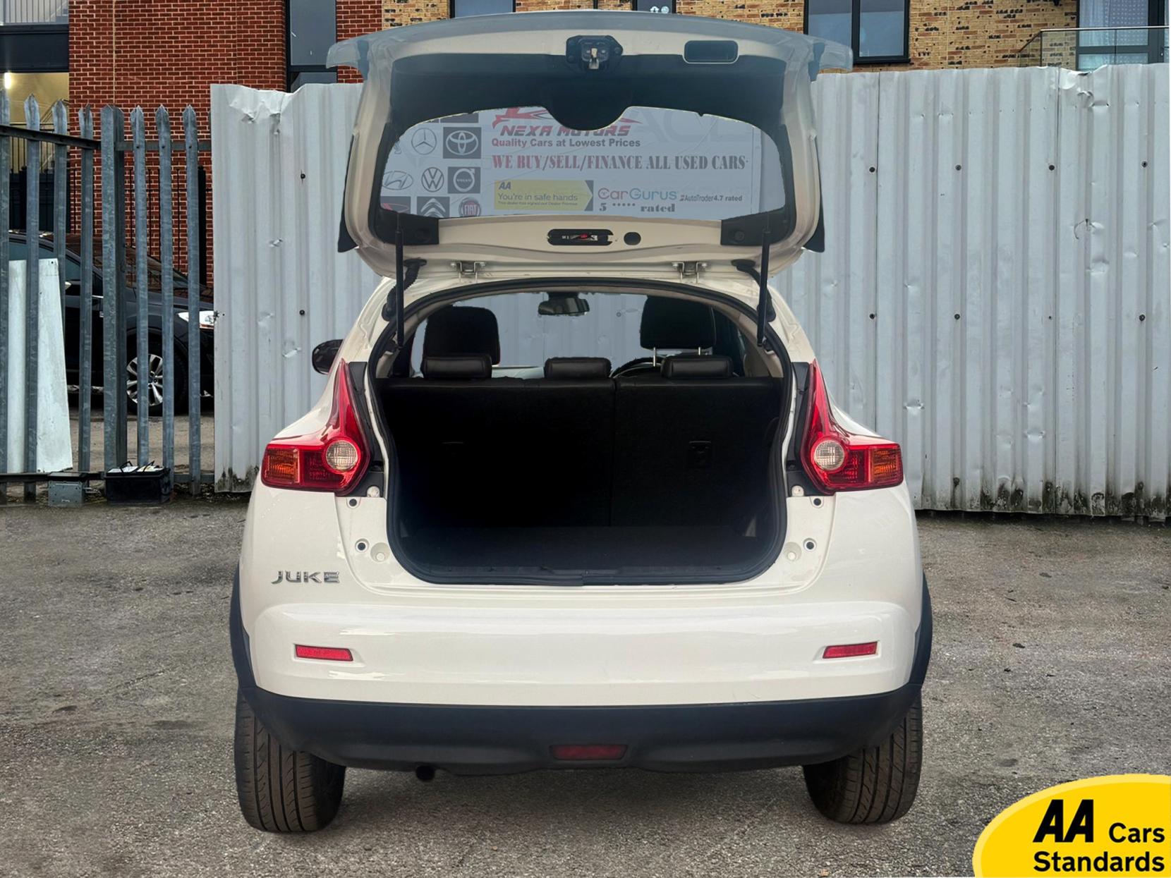 Nissan Juke 1.6 Tekna SUV 5dr Petrol CVT Euro 5 (117 ps)