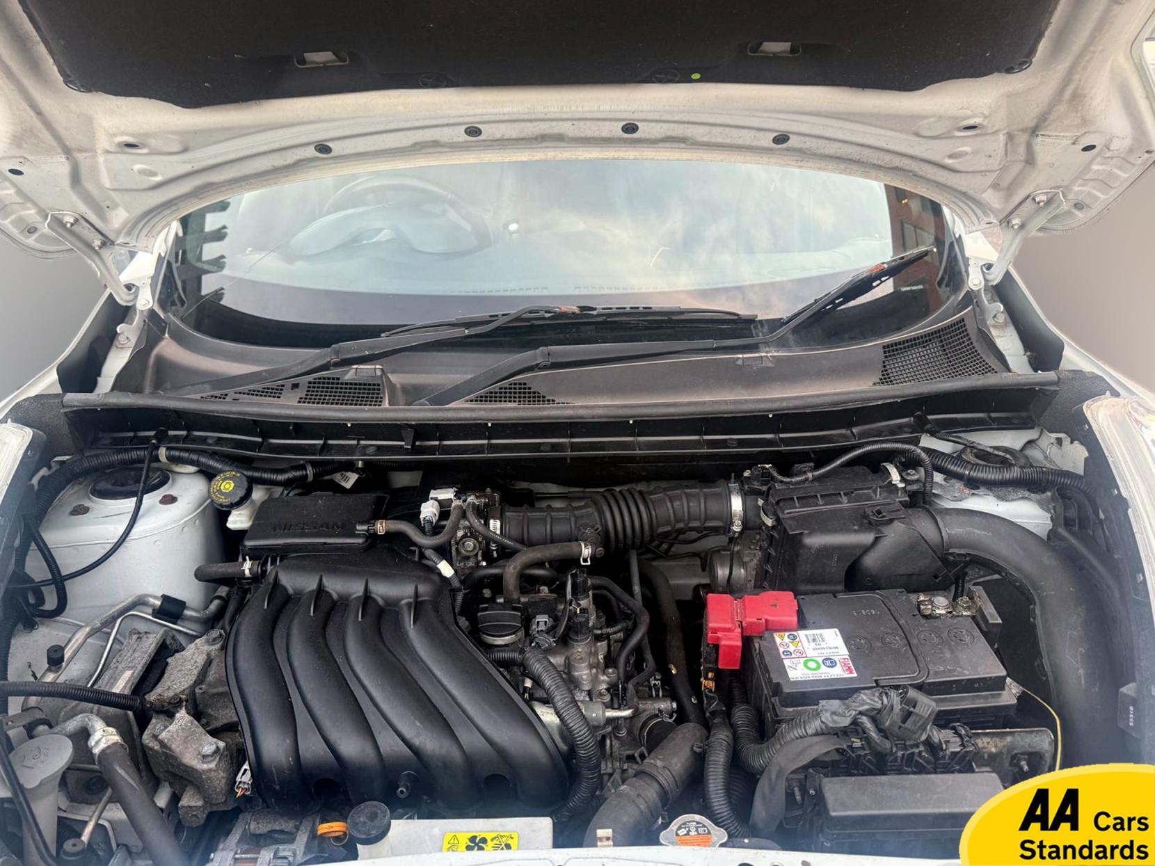 Nissan Juke 1.6 Tekna SUV 5dr Petrol CVT Euro 5 (117 ps)