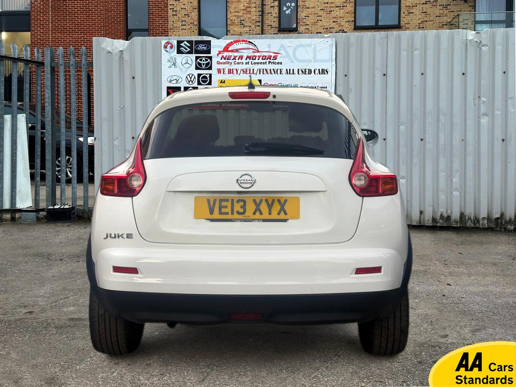 Nissan Juke 1.6 Tekna SUV 5dr Petrol CVT Euro 5 (117 ps)