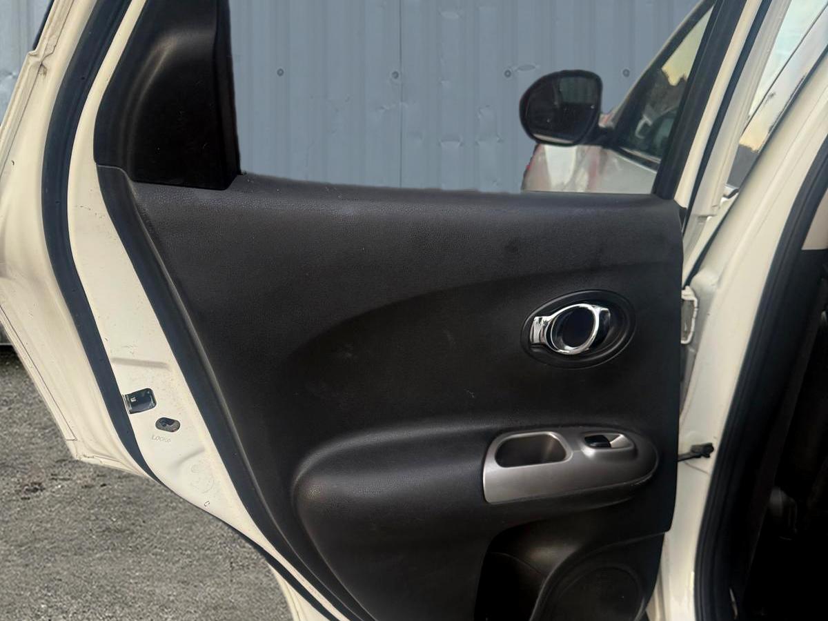 Nissan Juke 1.6 Tekna SUV 5dr Petrol CVT Euro 5 (117 ps)