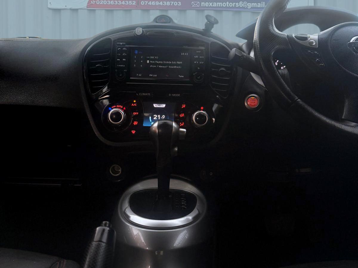 Nissan Juke 1.6 Tekna SUV 5dr Petrol CVT Euro 5 (117 ps)