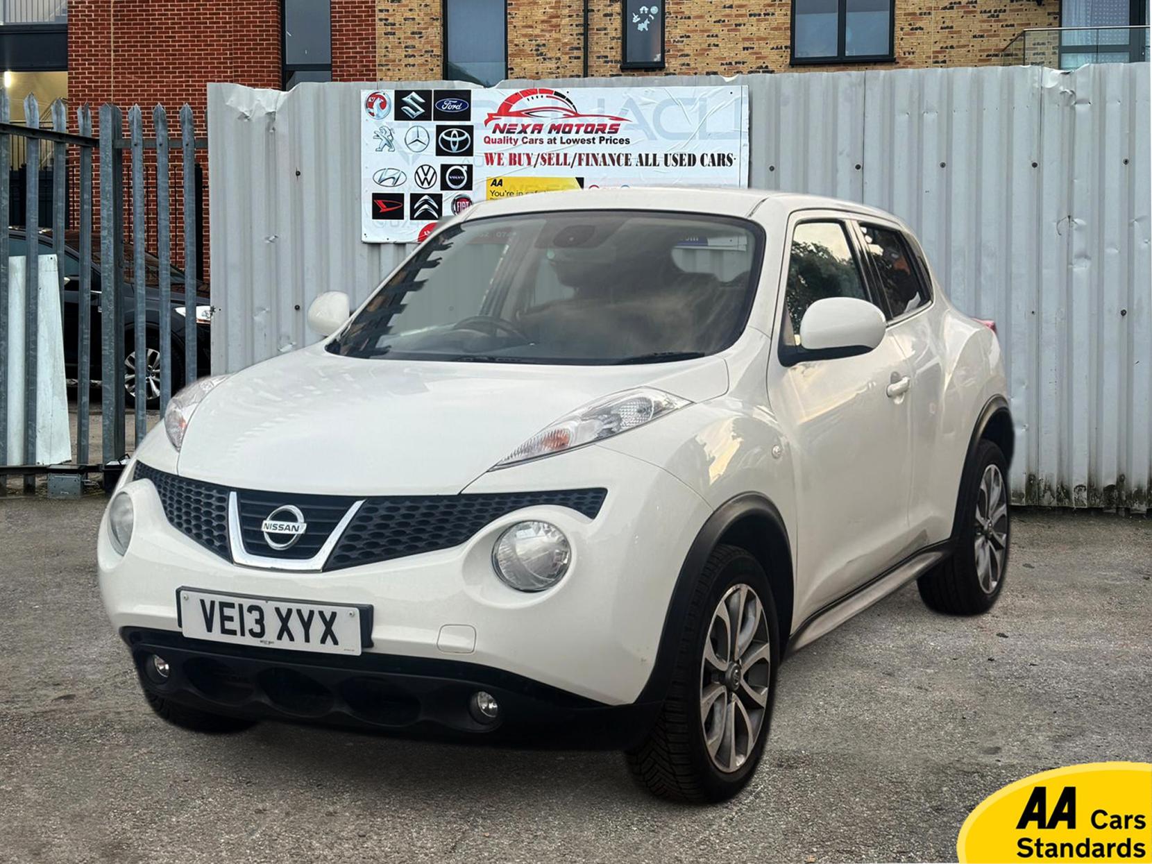 Nissan Juke 1.6 Tekna SUV 5dr Petrol CVT Euro 5 (117 ps)