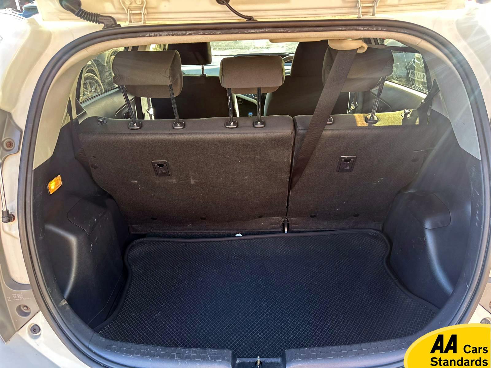 Toyota Yaris 1.5 VVT-h Icon Plus Hatchback 5dr Petrol Hybrid CVT Euro 5 (101 ps)