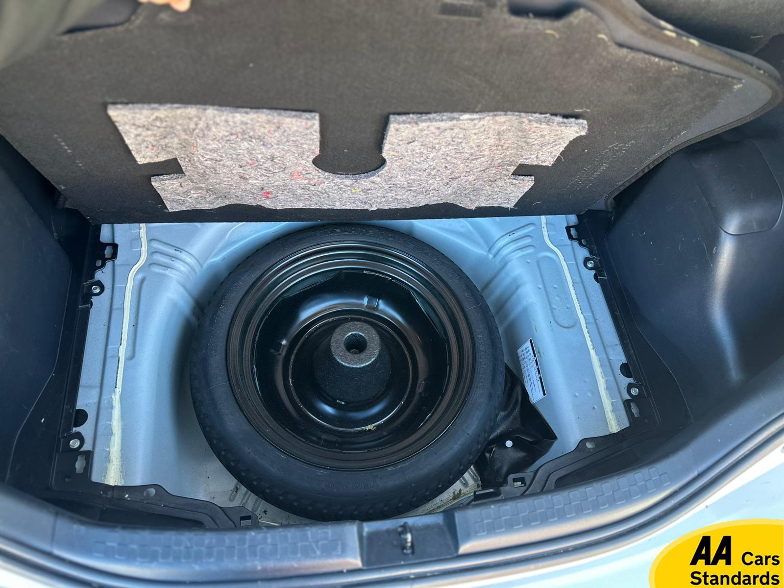 Toyota Yaris 1.5 VVT-h Icon Plus Hatchback 5dr Petrol Hybrid CVT Euro 5 (101 ps)