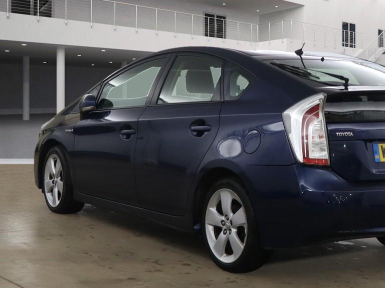 Toyota Prius 1.8 VVT-h T Spirit Hatchback 5dr Petrol Hybrid CVT Euro 5 (s/s) (136 ps)