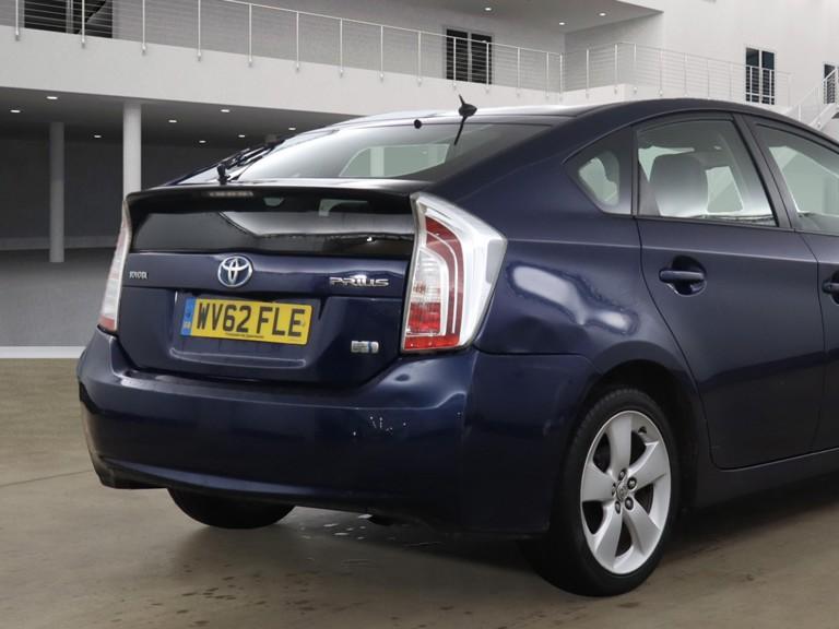 Toyota Prius 1.8 VVT-h T Spirit Hatchback 5dr Petrol Hybrid CVT Euro 5 (s/s) (136 ps)