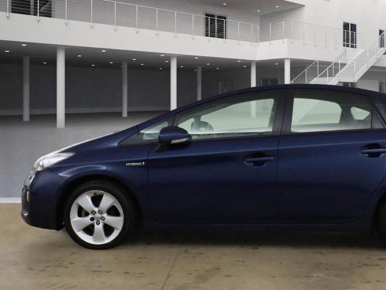 Toyota Prius 1.8 VVT-h T Spirit Hatchback 5dr Petrol Hybrid CVT Euro 5 (s/s) (136 ps)