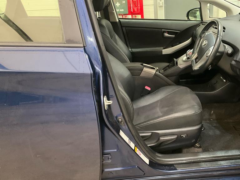 Toyota Prius 1.8 VVT-h T Spirit Hatchback 5dr Petrol Hybrid CVT Euro 5 (s/s) (136 ps)