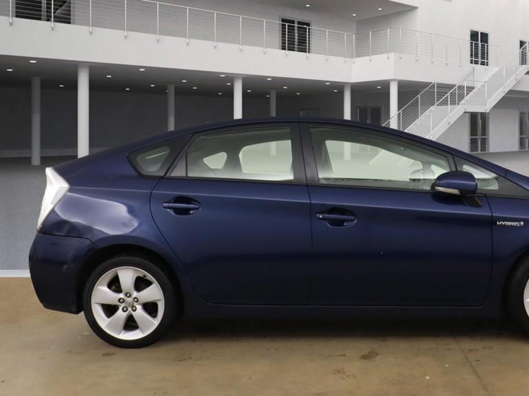 Toyota Prius 1.8 VVT-h T Spirit Hatchback 5dr Petrol Hybrid CVT Euro 5 (s/s) (136 ps)