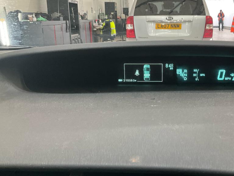 Toyota Prius 1.8 VVT-h T Spirit Hatchback 5dr Petrol Hybrid CVT Euro 5 (s/s) (136 ps)