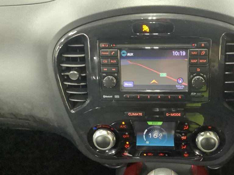 Nissan Juke 1.6 Tekna SUV 5dr Petrol CVT Euro 5 (117 ps)