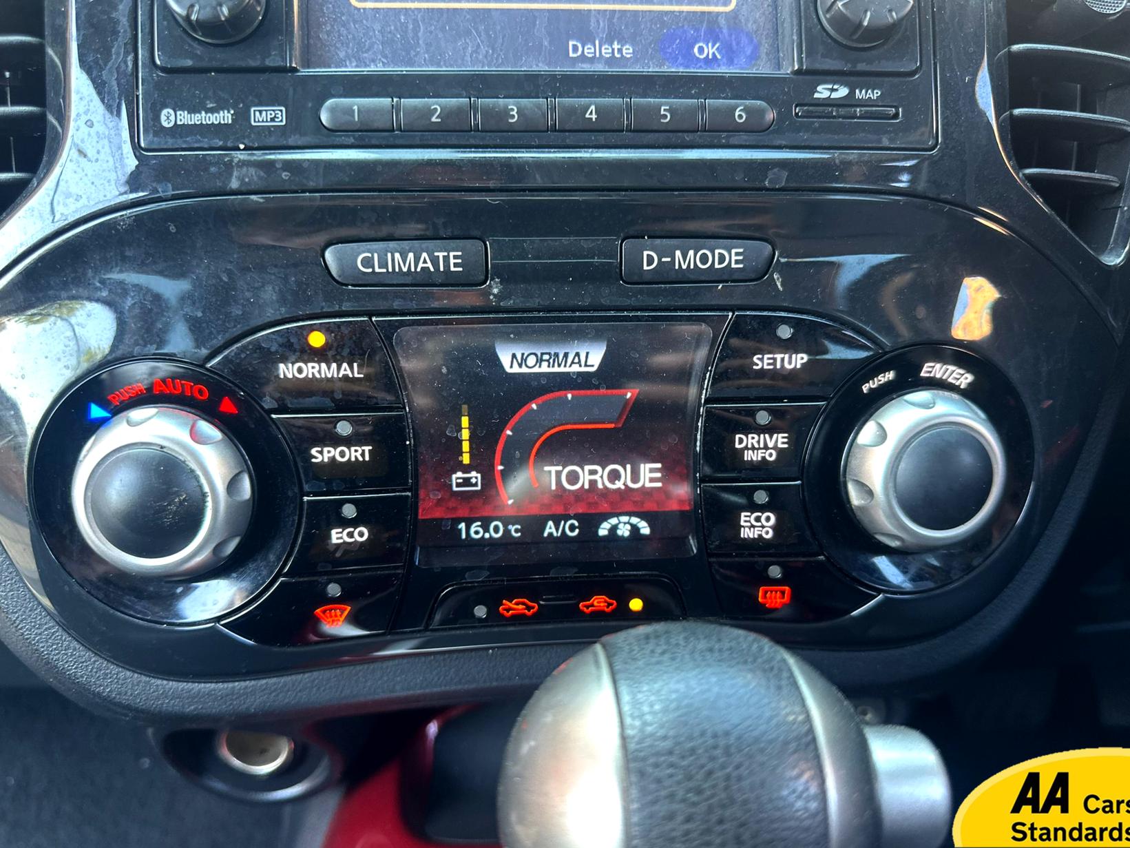 Nissan Juke 1.6 Tekna SUV 5dr Petrol CVT Euro 5 (117 ps)