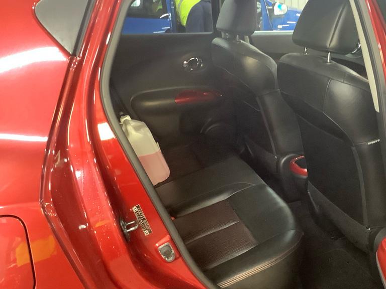Nissan Juke 1.6 Tekna SUV 5dr Petrol CVT Euro 5 (117 ps)