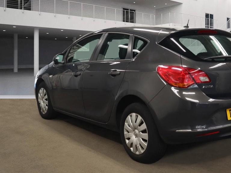 Vauxhall Astra 1.6 16v Exclusiv Hatchback 5dr Petrol Manual Euro 5 (115 ps)
