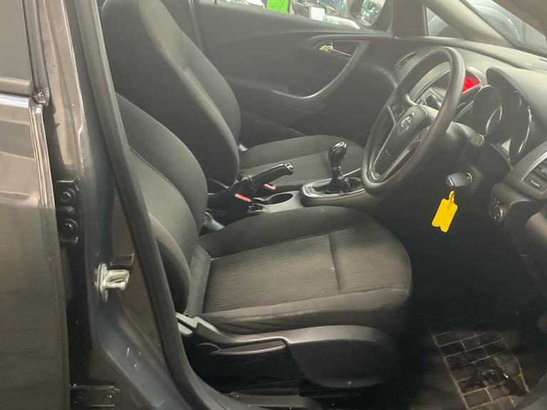 Vauxhall Astra 1.6 16v Exclusiv Hatchback 5dr Petrol Manual Euro 5 (115 ps)