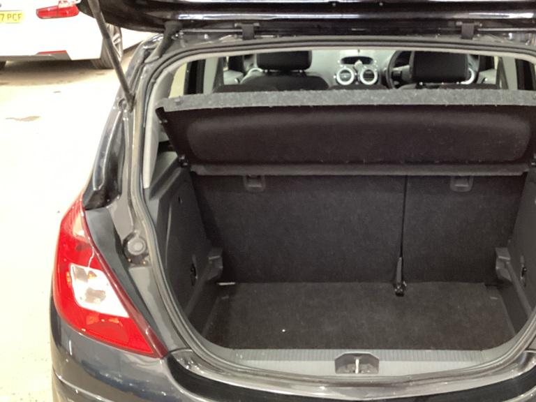Vauxhall Corsa 1.4i 16v Design Hatchback 5dr Petrol Automatic (a/c) (166 g/km, 89 bhp)
