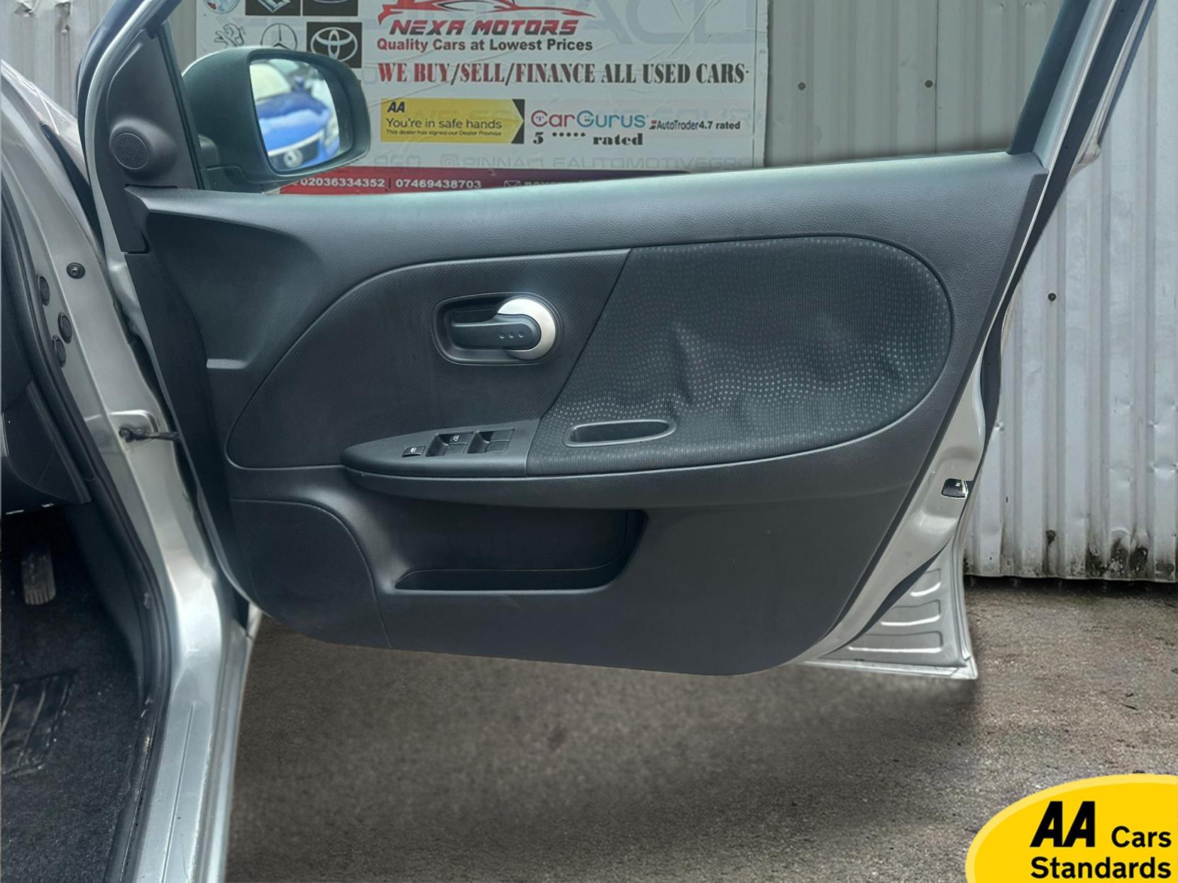 Nissan Note 1.6 16V Tekna Hatchback 5dr Petrol Auto Euro 4 (110 ps)