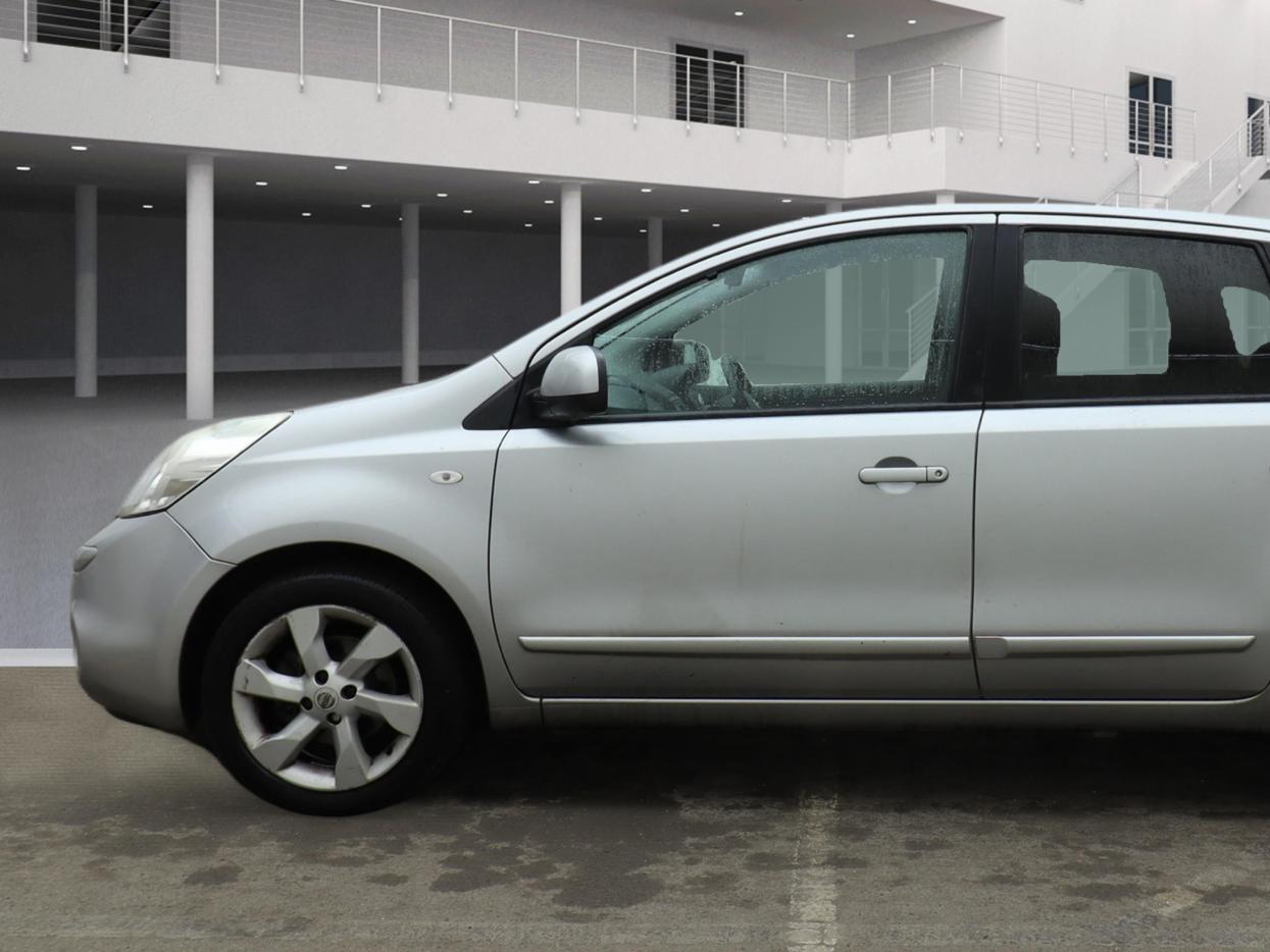 Nissan Note 1.6 16V Tekna Hatchback 5dr Petrol Auto Euro 4 (110 ps)