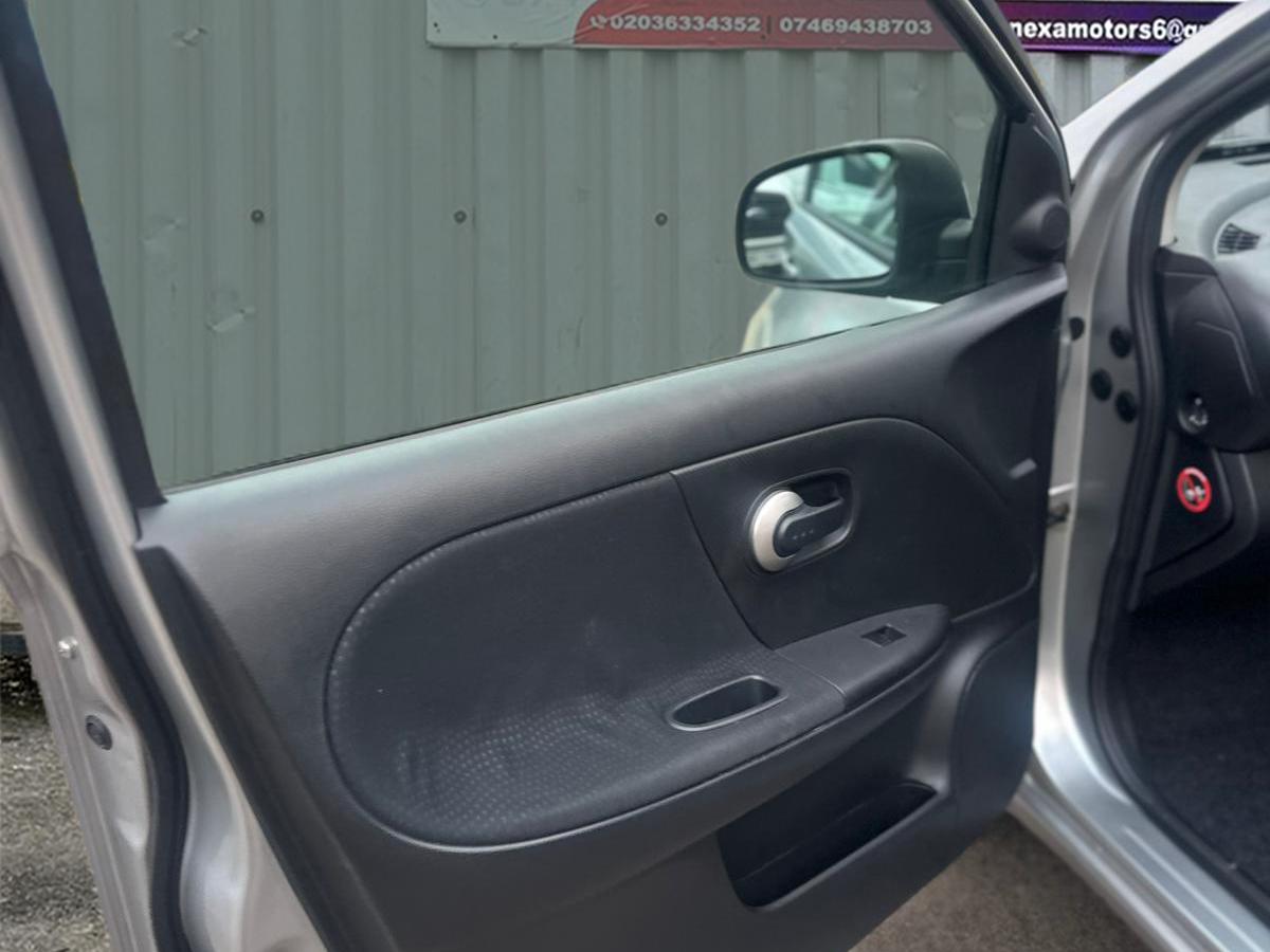 Nissan Note 1.6 16V Tekna Hatchback 5dr Petrol Auto Euro 4 (110 ps)