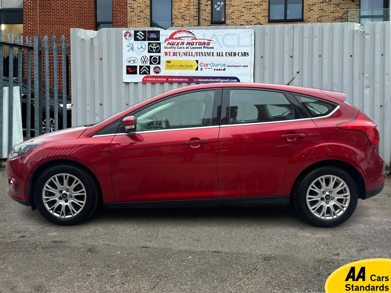 Ford Focus 1.6 Titanium Hatchback 5dr Petrol Powershift Euro 5 (125 ps)