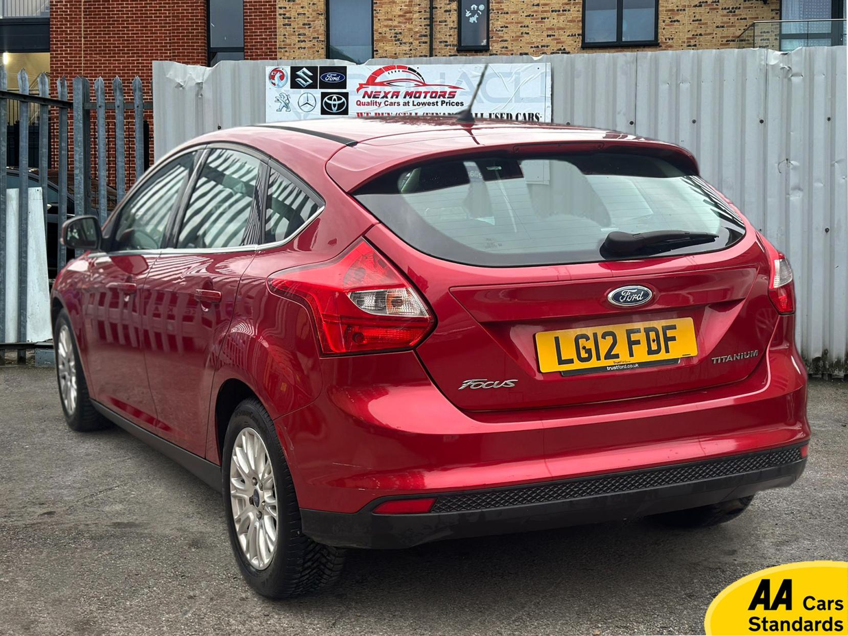 Ford Focus 1.6 Titanium Hatchback 5dr Petrol Powershift Euro 5 (125 ps)