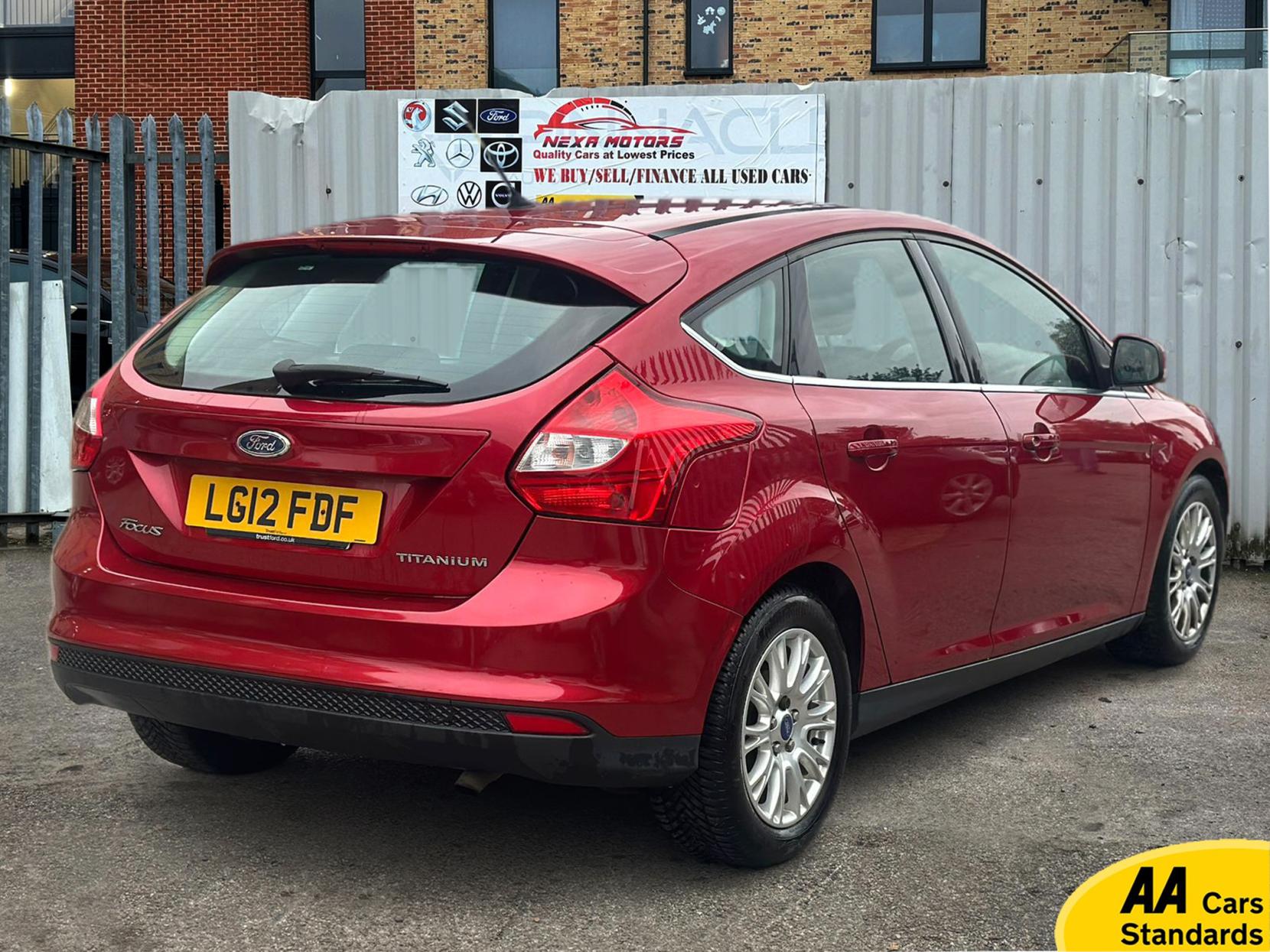 Ford Focus 1.6 Titanium Hatchback 5dr Petrol Powershift Euro 5 (125 ps)