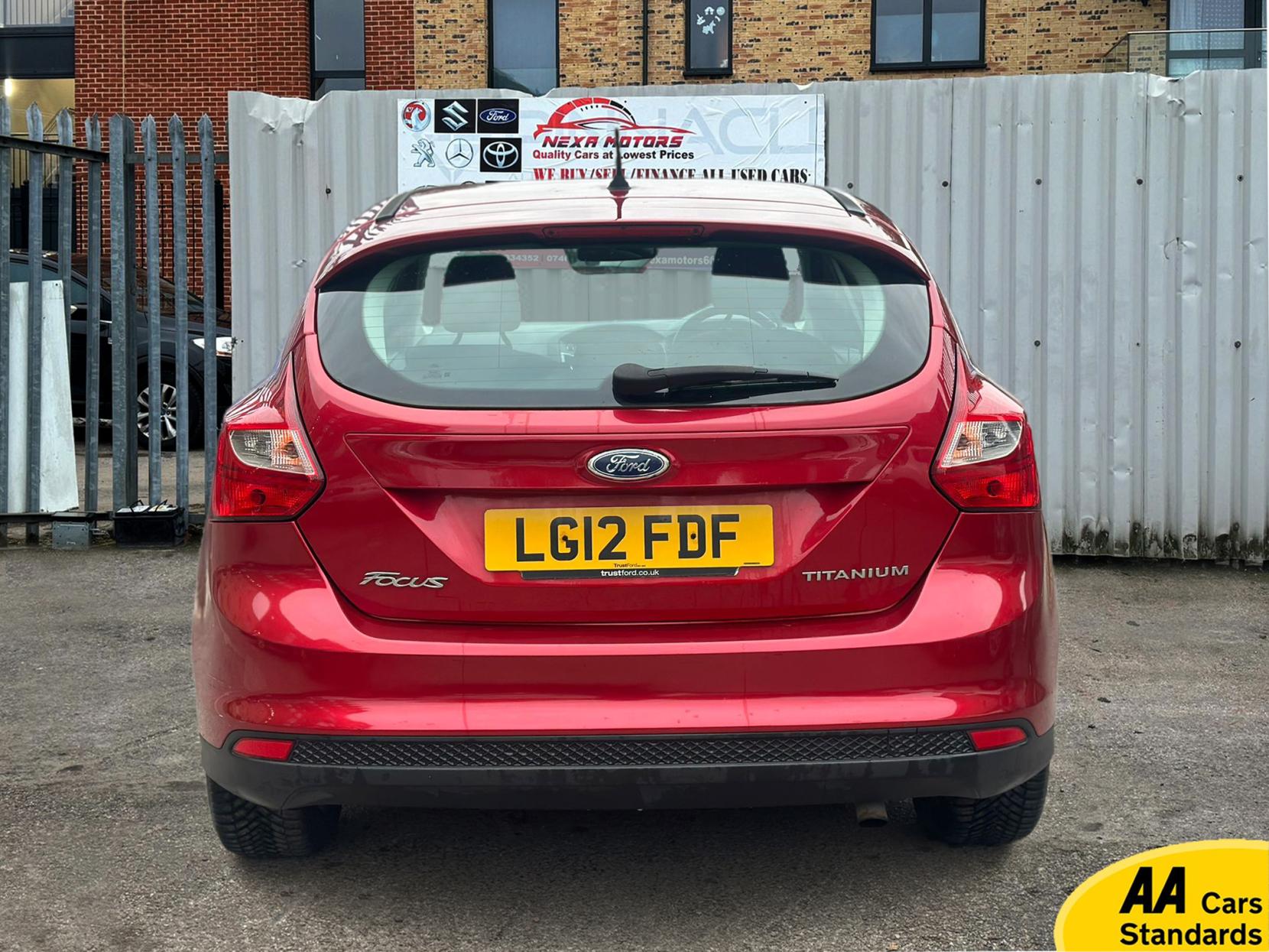 Ford Focus 1.6 Titanium Hatchback 5dr Petrol Powershift Euro 5 (125 ps)