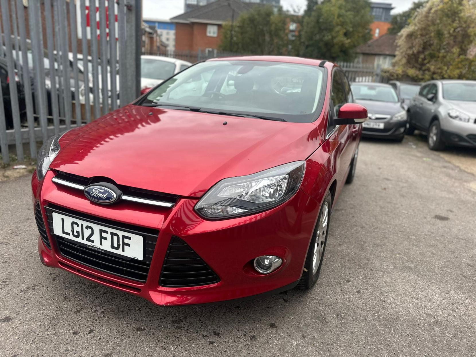 Ford Focus 1.6 Titanium Hatchback 5dr Petrol Powershift Euro 5 (125 ps)