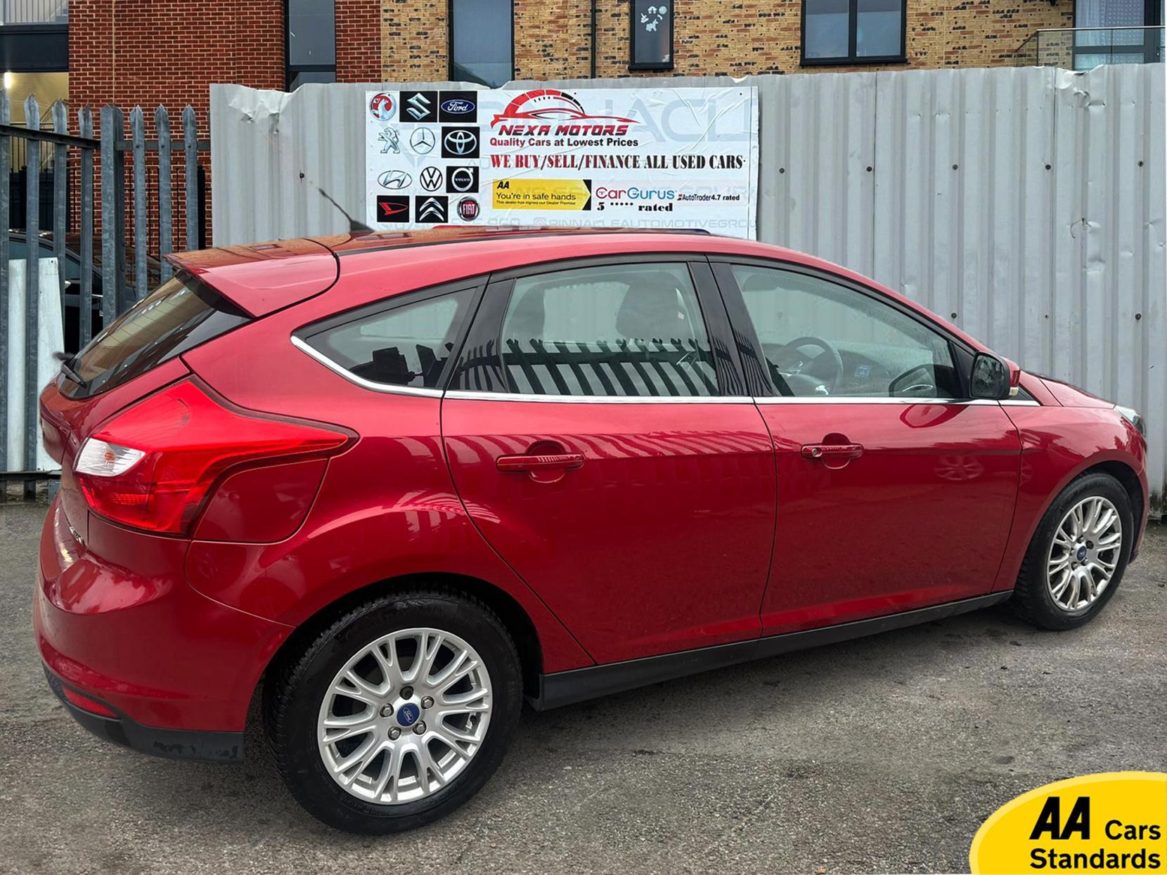 Ford Focus 1.6 Titanium Hatchback 5dr Petrol Powershift Euro 5 (125 ps)