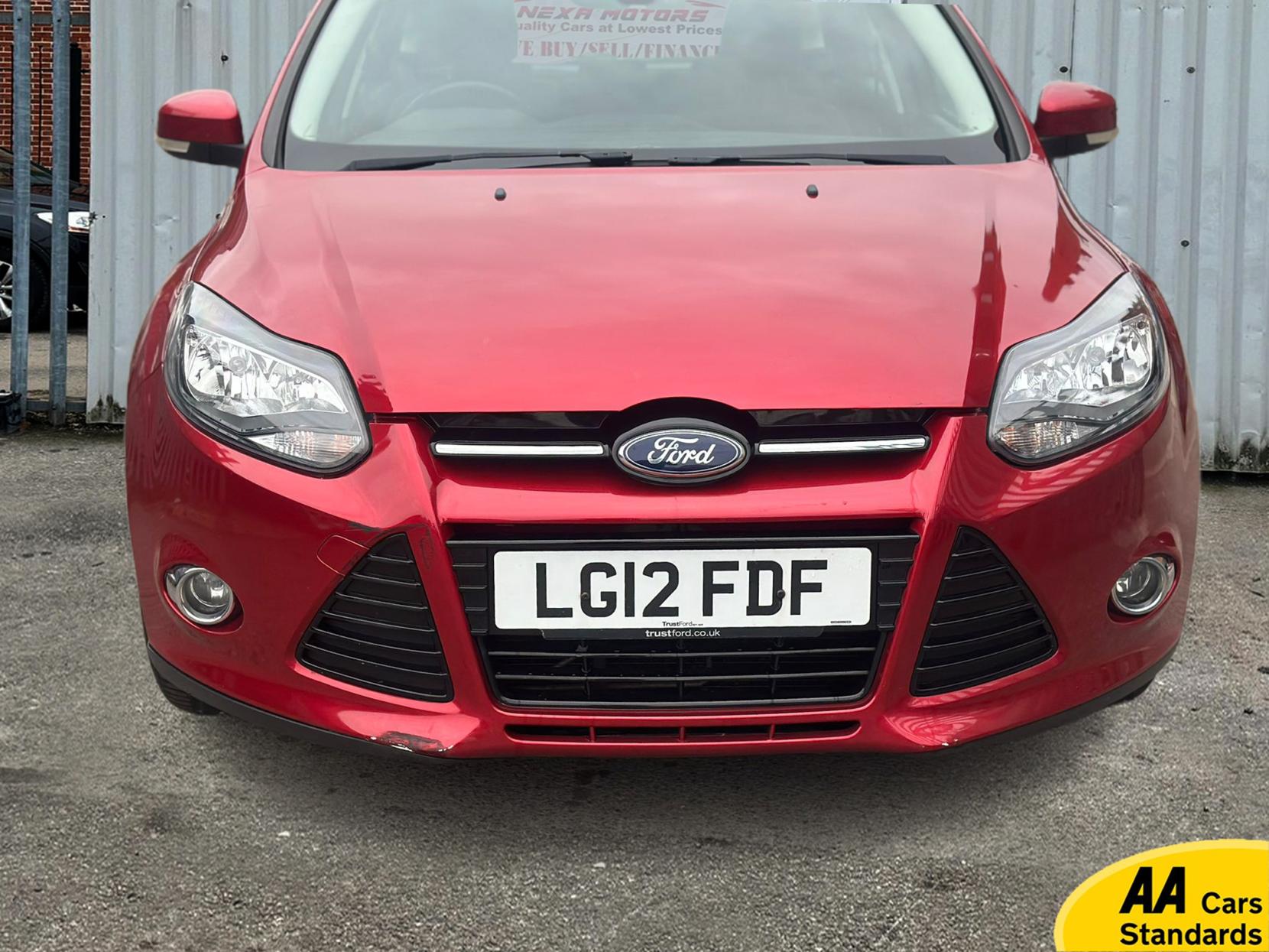 Ford Focus 1.6 Titanium Hatchback 5dr Petrol Powershift Euro 5 (125 ps)