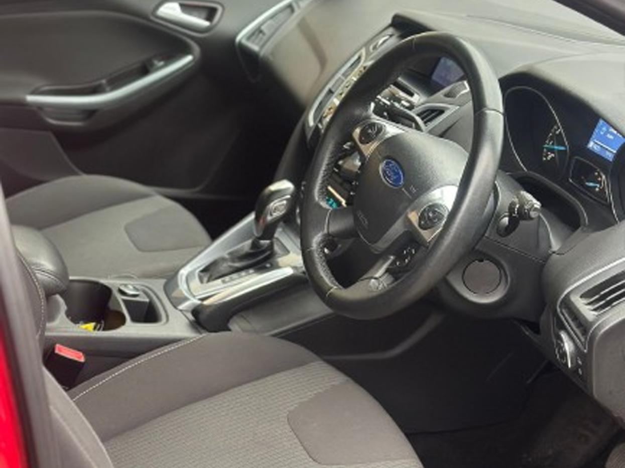 Ford Focus 1.6 Titanium Hatchback 5dr Petrol Powershift Euro 5 (125 ps)