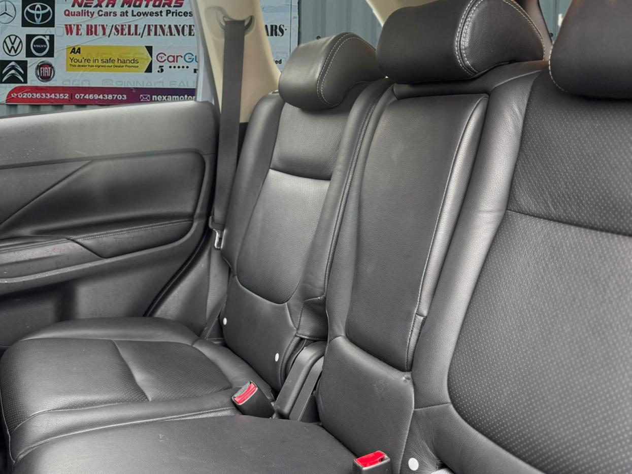 Mitsubishi Outlander 2.0h 12kWh GX3h SUV 5dr Petrol Plug-in Hybrid CVT 4WD Euro 5 (s/s) (200 ps)