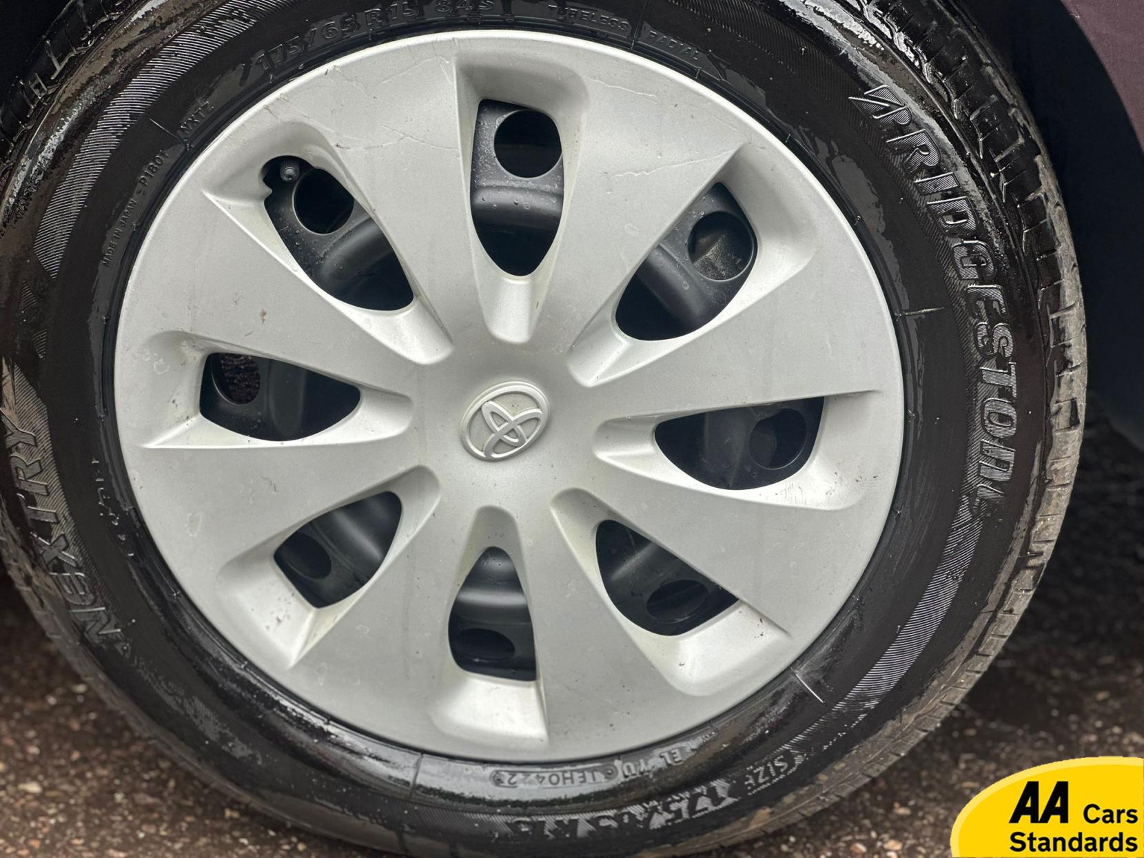 Toyota Yaris 1.5 VVT-h Icon Hatchback 5dr Petrol Hybrid E-CVT Euro 6 (101 ps)
