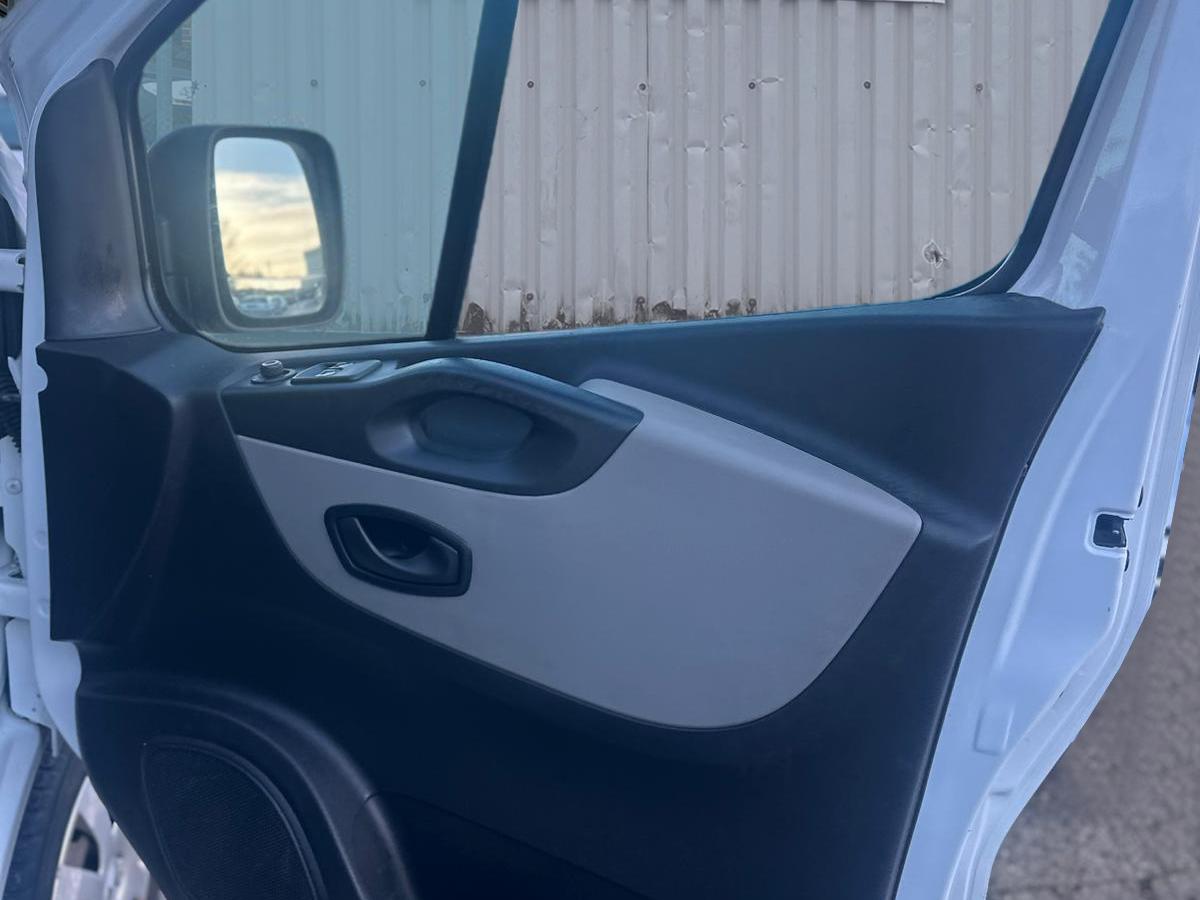 Renault Trafic 1.6 dCi 29 Business Panel Van 5dr Diesel Manual LWB Standard Roof Euro 6 (120 ps)