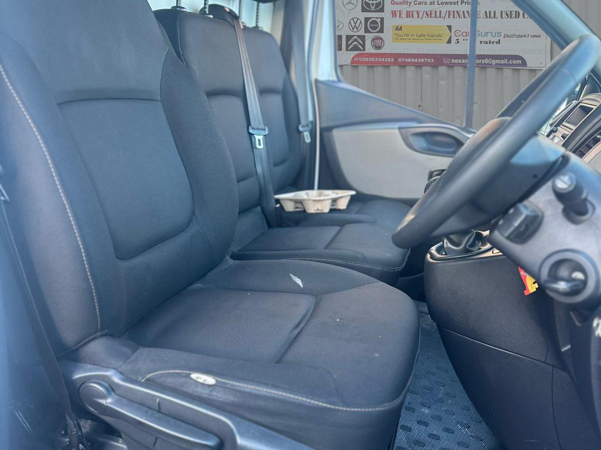 Renault Trafic 1.6 dCi 29 Business Panel Van 5dr Diesel Manual LWB Standard Roof Euro 6 (120 ps)