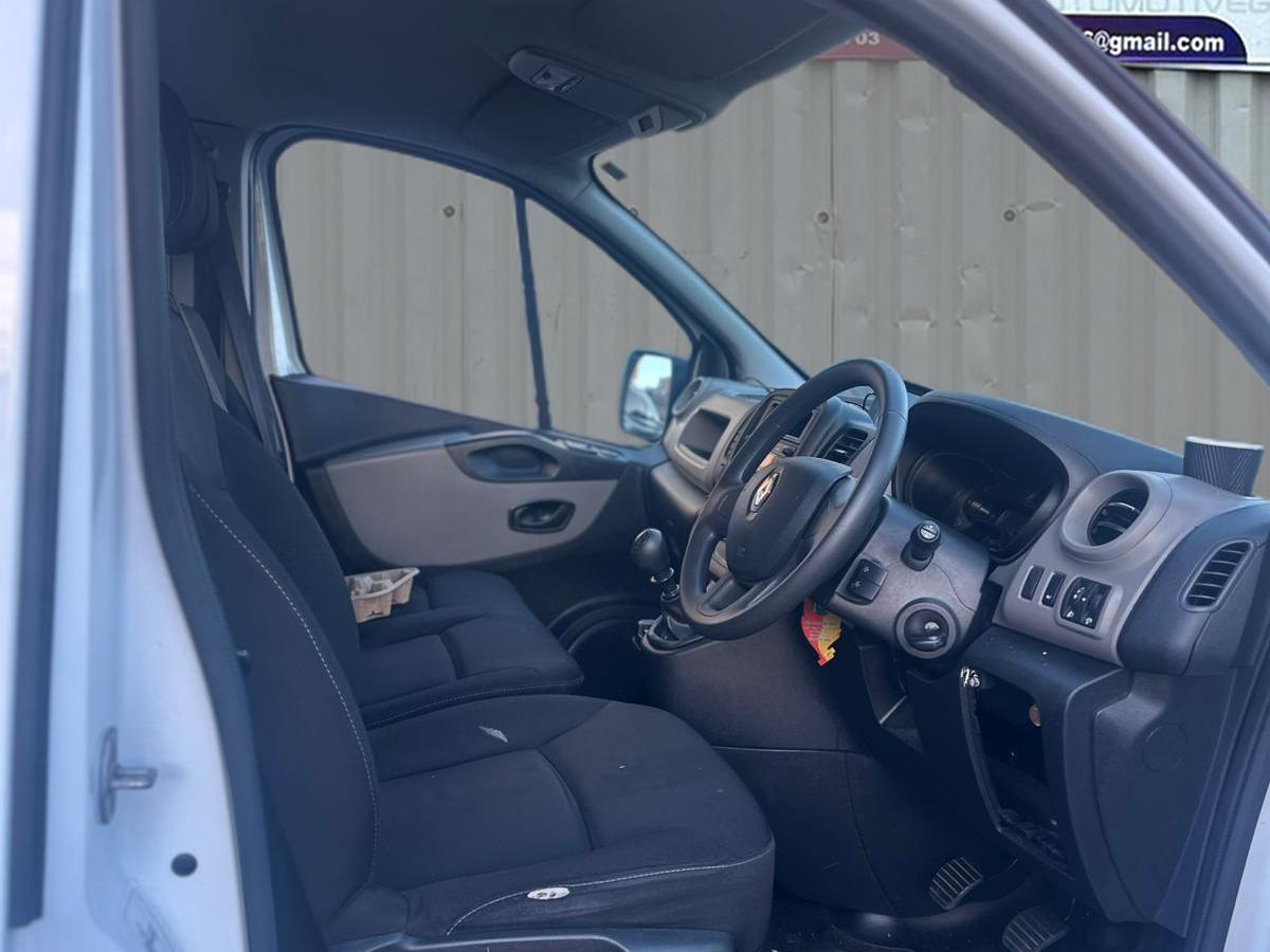 Renault Trafic 1.6 dCi 29 Business Panel Van 5dr Diesel Manual LWB Standard Roof Euro 6 (120 ps)