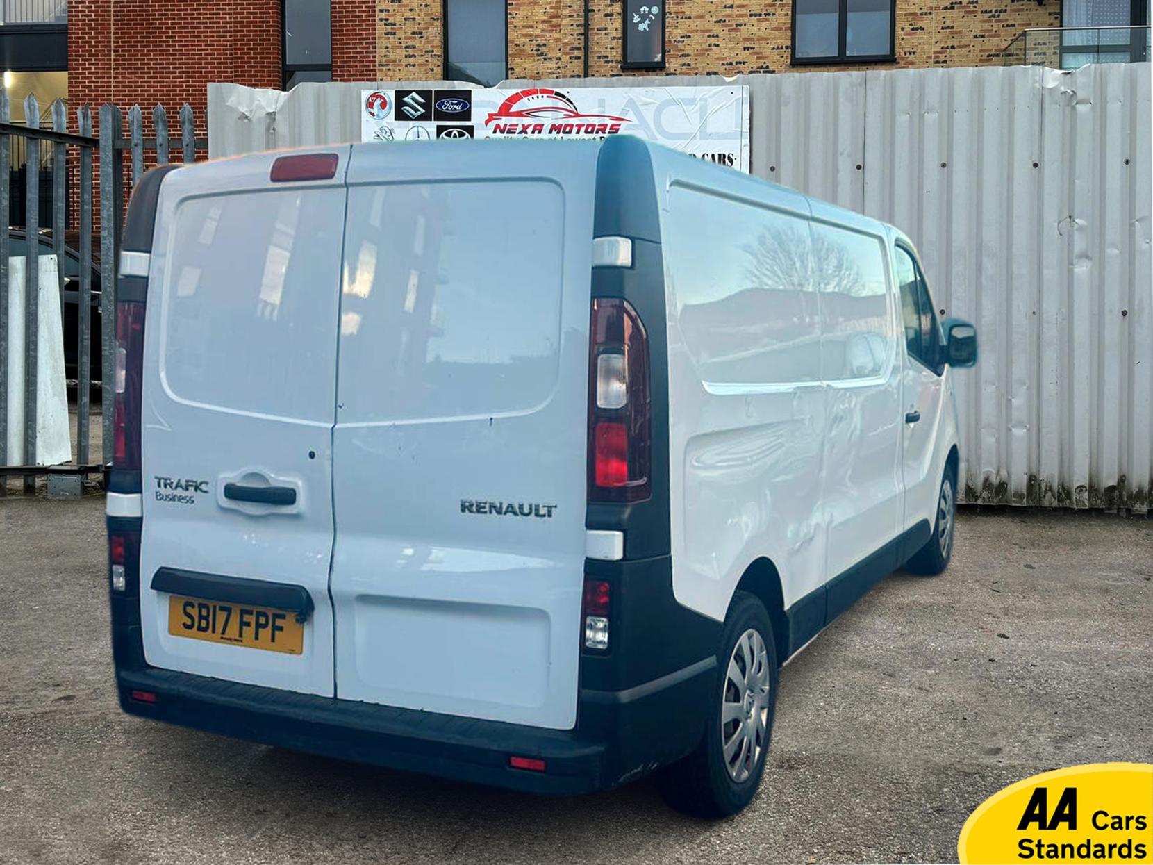 Renault Trafic 1.6 dCi 29 Business Panel Van 5dr Diesel Manual LWB Standard Roof Euro 6 (120 ps)