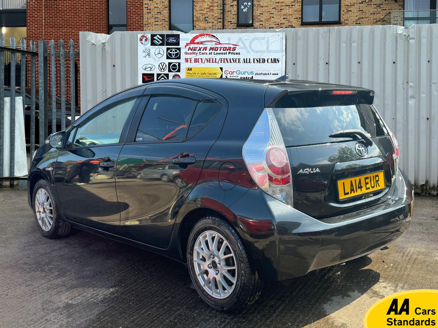 Toyota Yaris 1.5 VVT-h Design Hatchback 5dr Petrol Hybrid E-CVT Euro 6 (101 ps)