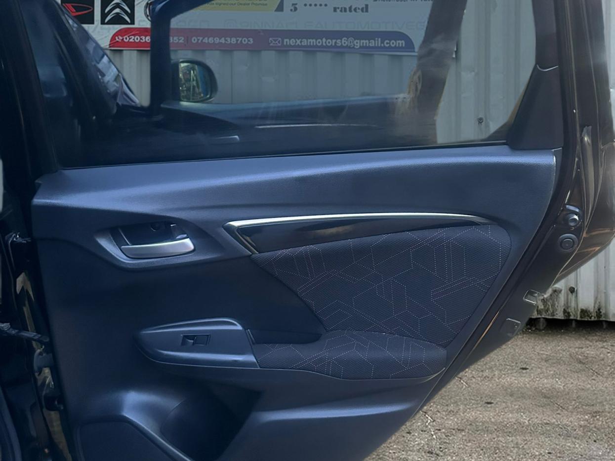 Honda Fit  1.5 i-VTEC ES Plus Hatchback 5dr Petrol CVT Euro 5 (99 ps) 1.5 H IMA 5dr Petrol Hybrid Hatchback (2014 - 2018)