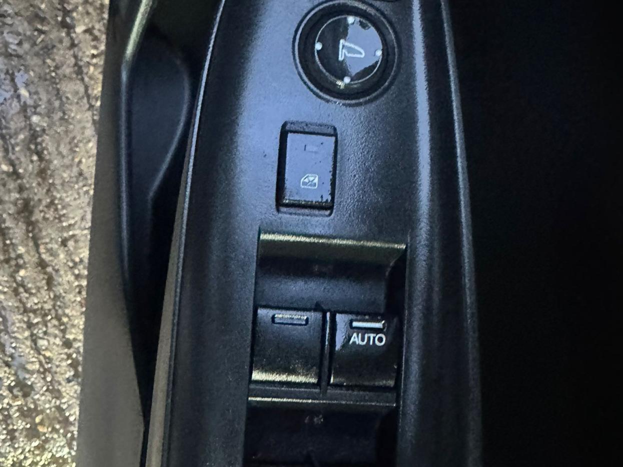 Honda Fit  1.5 i-VTEC ES Plus Hatchback 5dr Petrol CVT Euro 5 (99 ps) 1.5 H IMA 5dr Petrol Hybrid Hatchback (2014 - 2018)