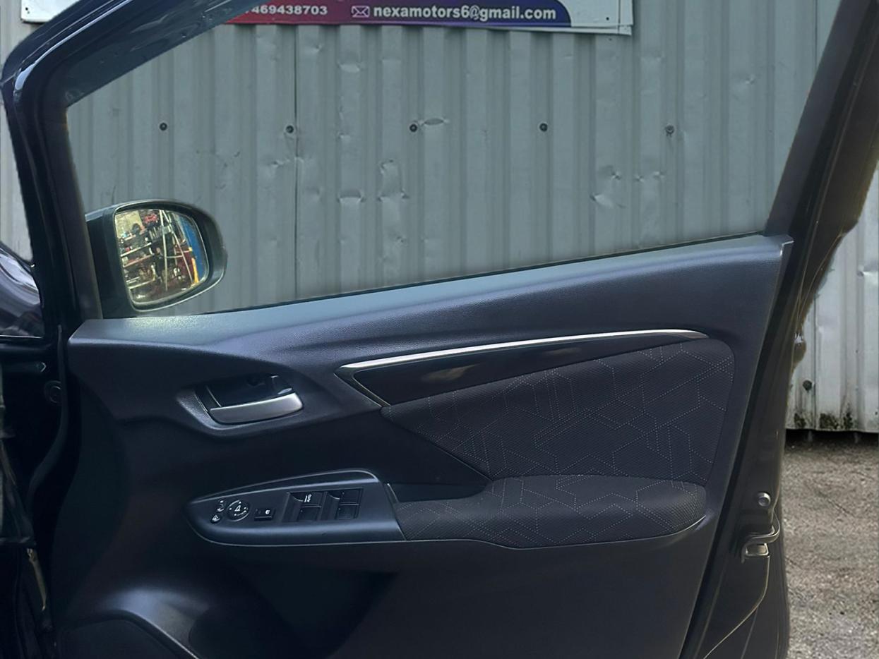 Honda Fit  1.5 i-VTEC ES Plus Hatchback 5dr Petrol CVT Euro 5 (99 ps) 1.5 H IMA 5dr Petrol Hybrid Hatchback (2014 - 2018)