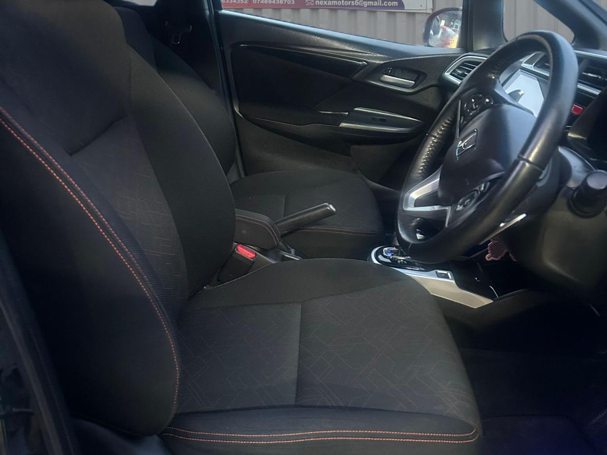 Honda Fit  1.5 i-VTEC ES Plus Hatchback 5dr Petrol CVT Euro 5 (99 ps) 1.5 H IMA 5dr Petrol Hybrid Hatchback (2014 - 2018)