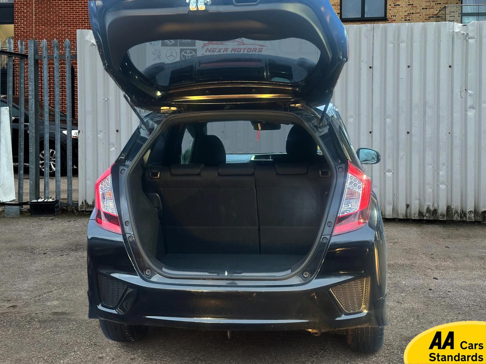 Honda Fit  1.5 i-VTEC ES Plus Hatchback 5dr Petrol CVT Euro 5 (99 ps) 1.5 H IMA 5dr Petrol Hybrid Hatchback (2014 - 2018)