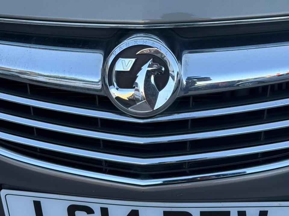 Vauxhall Astra 1.6 16v SRi Hatchback 5dr Petrol Auto Euro 5 (115 ps)