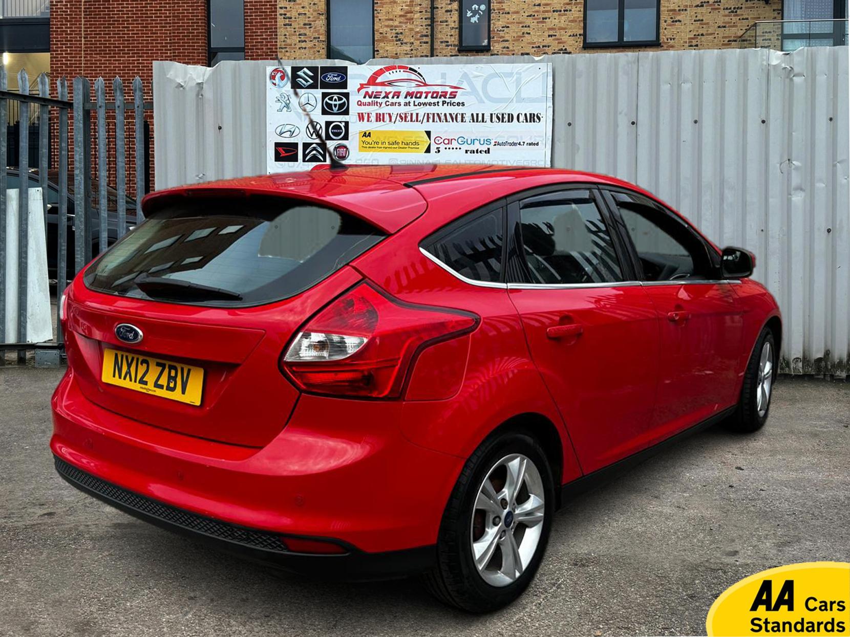 Ford Focus 1.6 Zetec Hatchback 5dr Petrol Powershift Euro 5 (125 ps)