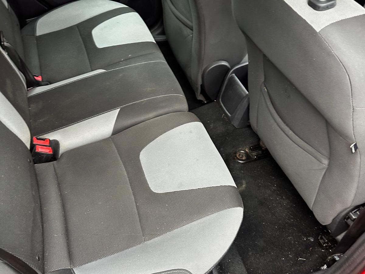 Ford Focus 1.6 Zetec Hatchback 5dr Petrol Powershift Euro 5 (125 ps)